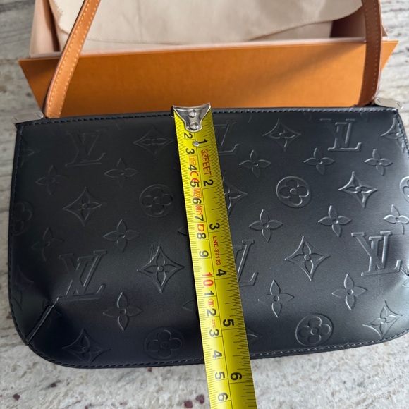 LOUIS VUITTON | Vintage metallic gray leather monogram shoulder bag - Picture 11 of 13